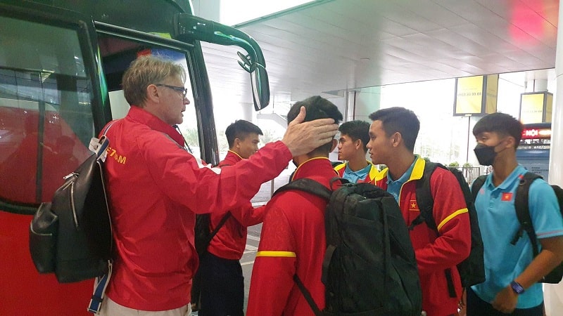 HLV Philippe Troussier tạm chia tay U23 Việt Nam trong 3 tuần 4 HLV Philippe Troussier chính thức nói lời tạm biệt các cầu thủ U23 Việt Nam