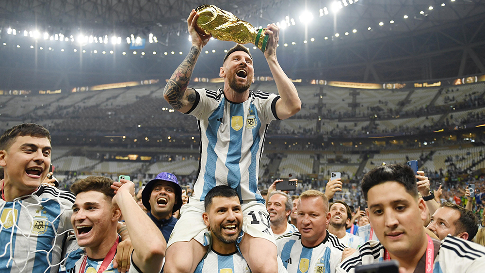 Messi vs Ronaldo? Ai mới thực sự là GOAT của làng bóng đá? 7 messi-vo-dich-wc