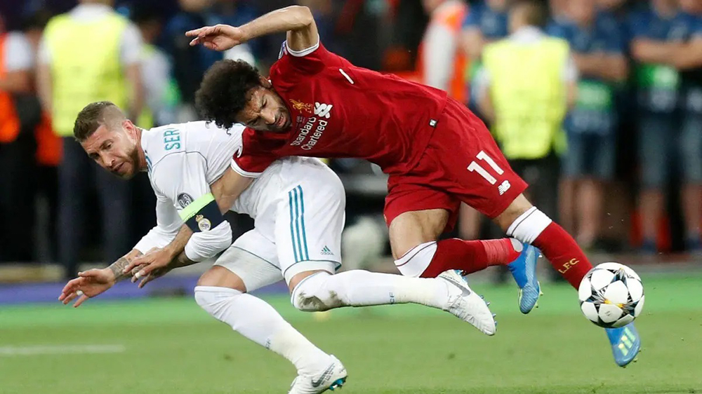 Sergio Ramos vs Van Dijk? Ngang tài ngang sức? 6 ramos phạm lỗi salah